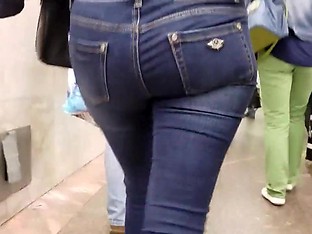 Behind the young woman with tight round ass